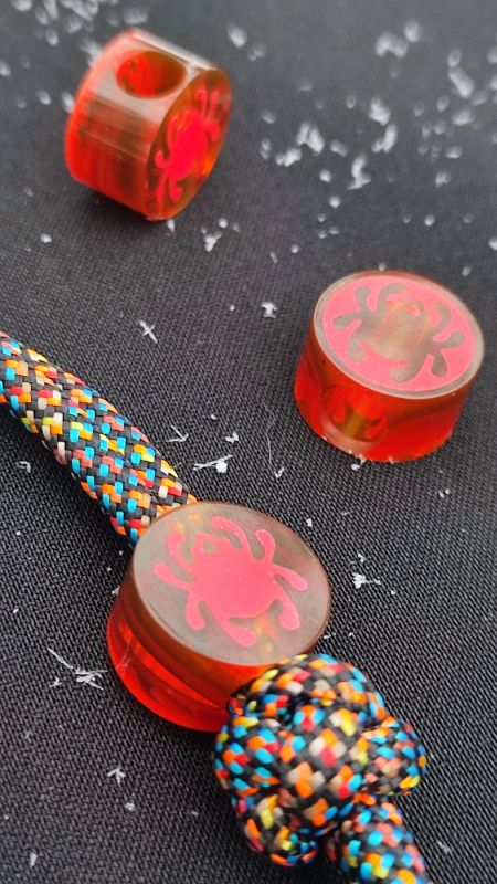 Бусина на темляк ,, Spyderco,, ультем - люм 5