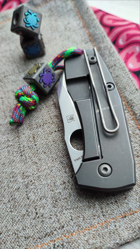 Намистина на темляк ,, Spyderco,, куб титан